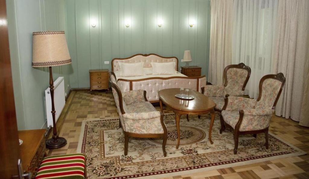 Former Ceausescu'S Vila Crizantema Băile Govora エクステリア 写真
